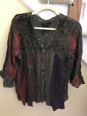 YOUNG THREADS NWT TOP Velvet Olive Floral Embroidered Size med 2x